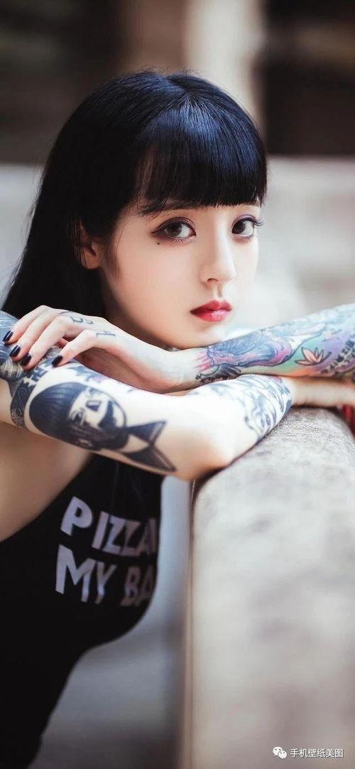 吃瓜爆料抖音网红纹身女,揭秘纹身背后的故事与争议 第1张 吃瓜爆料抖音网红纹身女,揭秘纹身背后的故事与争议 第1张